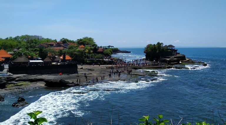 Visiting Pura Tanah Lot Temple in Bali, The Best Unforgettable Experience